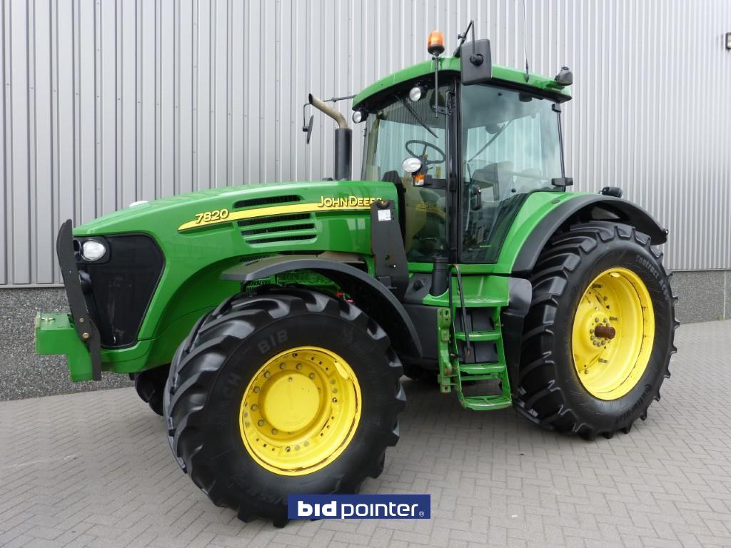 John Deere 7820